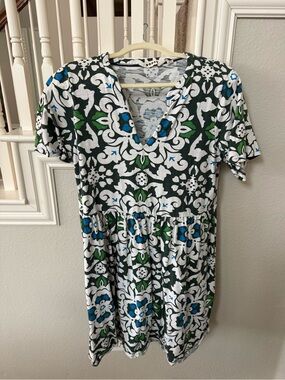 Boden Floral Tile Print Short Sleeve V-Neck Dress in Green & Blue